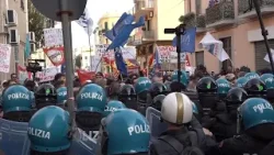 Bagnoli, scontri tra Comitati No America's Cup e Polizia