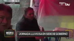 Frío y lluvia no detienen la actividad en las calles de La Paz durante la jornada electoral Frío y lluvia no detienen la actividad en las calles de La Paz durante la jornada electoral