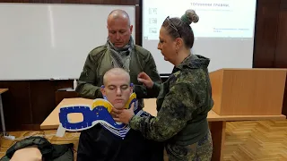 Курсанти от Висшето военноморско училище обучават за първа помощ на бойното поле