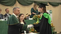 Átvették a diplomájukat