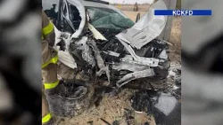 Пожарные Канзас-Сити разыскивают очевидца, спасшего водителя из горящей машины.