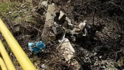 Ura në fshatin Berdosanë, e mbushur me mbeturina Ura në fshatin Berdosanë, e mbushur me mbeturina