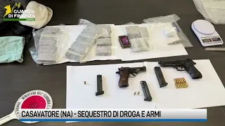 Blitz della finanza a Casavatore (NA), droga e tre pistole sequestrate