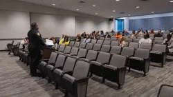 Общественные лидеры Форт-Уэрта работают над вмешательством после недавней серии случаев насилия с... Общественные лидеры Форт-Уэрта работают над вмешательством после недавней серии случаев насилия с...