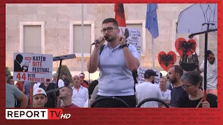 Protestuesi thirrje pensionistëve nga tubimi: Mos u gënjeni me 50 mijë lekë, mos dilni kundra nesh!