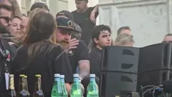 Bolgia in piazza Matteotti per Charlotte De Witte, chiusi tutti i varchi IL VIDEO