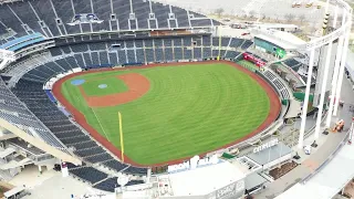 Royals fan retrieves record-tying ball during game for boy recovering from surgery