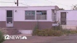 Пожилые люди были вынуждены переехать после закрытия парка мобильных домов в городе Меса.