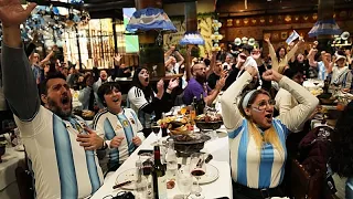 Messi'nin takımı yarı finale çıktı, Arjantin sokakları coştu