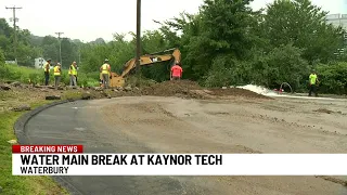 Crews work to repair water main break on Tompkins Street in Waterbury