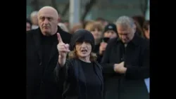 „შემაჩერე თუ ბიჭი ხარ!“ - მოკლული მასწავლებლის დედა და ახლობლები გენპროკურორის გადადგომას ითხოვენ