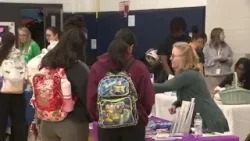 Что хорошего в школах: Учащиеся средней школы Блумфилда проводят день, посвященный психическому з... Что хорошего в школах: Учащиеся средней школы Блумфилда проводят день, посвященный психическому з...