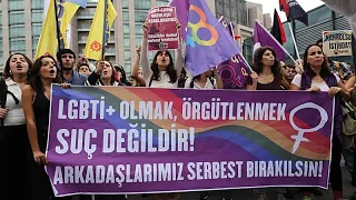 İstanbul'daki LGBTİ+ yanlısı protestoda en az 150 kişi gözaltına alındı