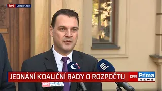 Schodek symbolicky snížíme, říká Macinka. Okamura slíbil vojákům lepší výstroj a víc masa