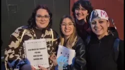 Bari, l'attesa è finita: Angelina Mango torna sul palco. Coda di fan: "L'abbiamo aspettata tanto"