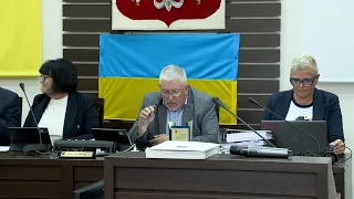 Sierpniowa sesja Rady Powiatu Dzierżoniowskiego: edukacja, transport i wyróżnienia
