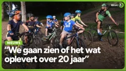 Kinderen leren veldrijden van Joris Nieuwenhuis in Zelhem: ‘We hebben gewoon plezier’