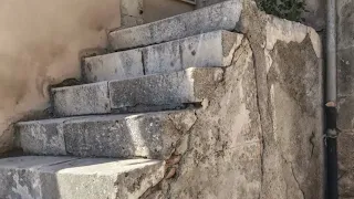 3-year-old child falls from unprotected staircase: Condominium found liable