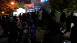 Tirana në flakë/ Protestuesit futen brenda Komisariatit nr.2