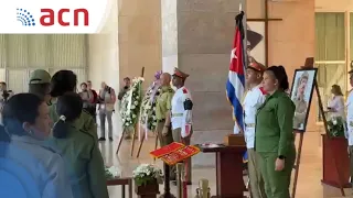 Ofrendas florales de Raúl y Díaz-Canel para Ramiro Valdés