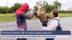 Homem-Aranha de Curitiba ajuda pessoas em situação de rua e vendedores ambulantes