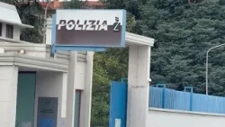 Schiaccia il dito alla vicina dopo il furto  Denunciata per violenza privata