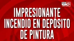 Impresionante incendio en depósito de pinturas genera una inmensa nube tóxica