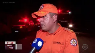 Motorista tomba carreta e fica preso às ferragens por mais de duas horas na BR 070 em Várzea Grande