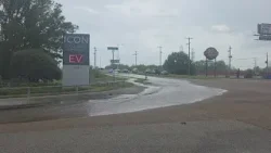 Провал грунта и прорыв водопровода перекрыли движение на Ковингтон-Пайк. Провал грунта и прорыв водопровода перекрыли движение на Ковингтон-Пайк.