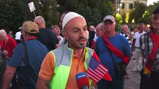 Revoltë kundër të gjithë klasës politike, mbyllet protesta e 85-të! “Nesër më shumë”