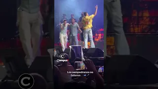 🤩🎶 SURPRISE IN THE MIDDLE OF THE CONCERT! Romeo Santos and Prince Royce brought two guys up on st...