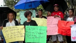 Families of Dominicans recruited in Russia protest in front of the Foreign Ministry