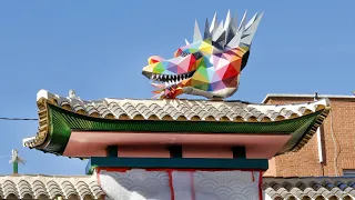 Usera unveils Madrid’s first Chinese Gate: two dragons and a full-color bear, a work by Okuda