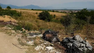 Kodra e Çabratit, bukuri nga larg, mbeturina nga afër