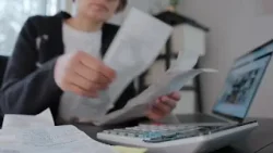 Эксперты говорят, что сокращение штата в налоговой службе может замедлить возврат налогов.