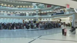 Неполученные зарплаты и задержки рейсов в аэропортах: на Конгресс усиливается давление с целью пр... Неполученные зарплаты и задержки рейсов в аэропортах: на Конгресс усиливается давление с целью пр...