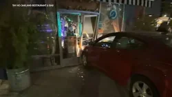 Грабители врезались на машине в ресторан в Окленде во время попытки взлома, причинив ущерб на сум... Грабители врезались на машине в ресторан в Окленде во время попытки взлома, причинив ущерб на сум...