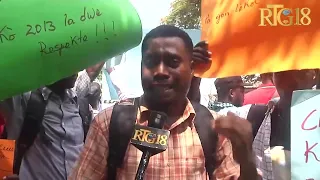 Sitin yon gwoup pwofesè ak etidyan ENS pou mande lèt nominasyon, kat debi ak lajan plizyè mwa travay