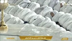 تحت زخّات المطر.. جباهٌ ساجدة وقلوبٌ ترجُو رحمة الله 🤍