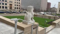 Торжественное перерезание ленты в честь завершения реставрации Южной площади и гаража мэрии.