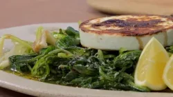 Ζεστή σαλάτα με άγρια χόρτα, ψητό μανούρι και ελαιόλαδο τσουνάτο | Ανδρέας Λαγός