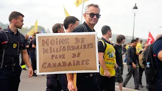 Paris'te binlerce itfaiyeci, daha fazla kaynak ve personel istiyor