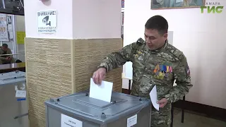 Special Military Operation veteran Rinat Kalimullin casts his vote in the election