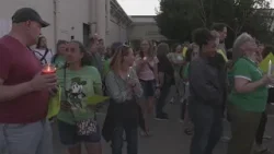 Учителя из Твин-Риверс проводят бдение, забастовка продолжается уже вторую неделю.