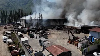 Incendio Airola, prefetti e vescovi: “Fate presto”. Proteste in piazza, arriva Fico