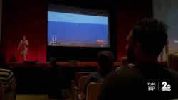 В школе Dulaney High празднуют возвращение командующего Артемиды II Рида Уайзмена. В школе Dulaney High празднуют возвращение командующего Артемиды II Рида Уайзмена.