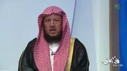 ما حكم امتناع الوالد عن إخراج زكاة أمواله وعقاراته؟ وهل يأثم الأبناء إذا لم يستجب للنصح والتذكير؟