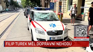 Turek boural v centru Prahy. Sanitní vůz s krví skončil na střeše