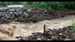 Hombre desaparece arrastrado por corriente del río