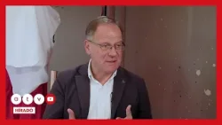 Navracsics Tibor kiállt Lázár János mellett a botrányba fulladt kijelentése után Navracsics Tibor kiállt Lázár János mellett a botrányba fulladt kijelentése után